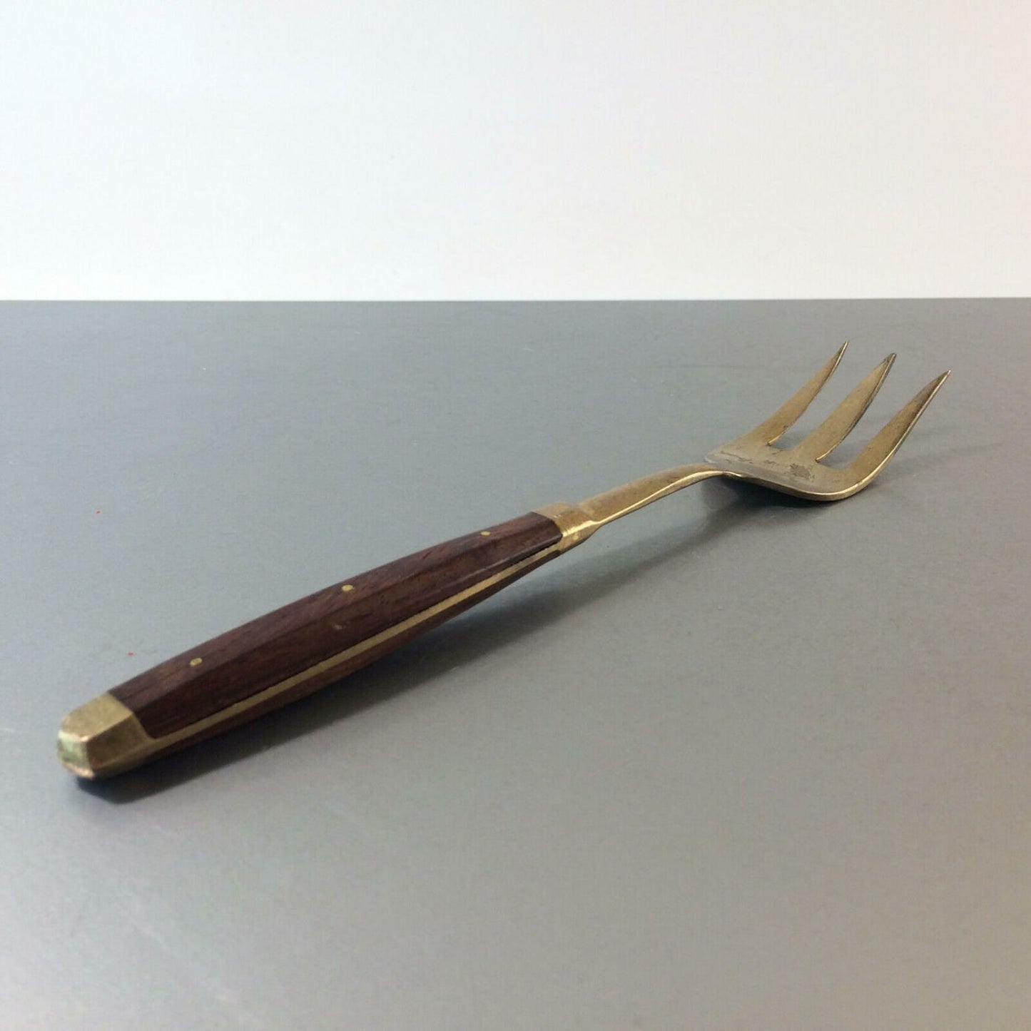 Alte MESSING Gabel Vorlegegabel Messer Holzgriff 22 cm