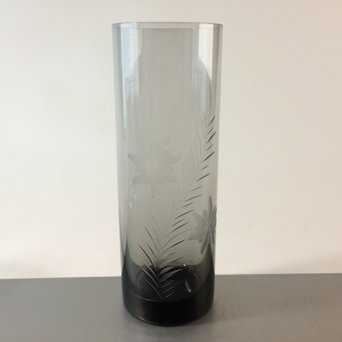 Vase MID CENTURY 60er 70er Vintage Rauchglas beschliffen Enzian 18 cm Glas
