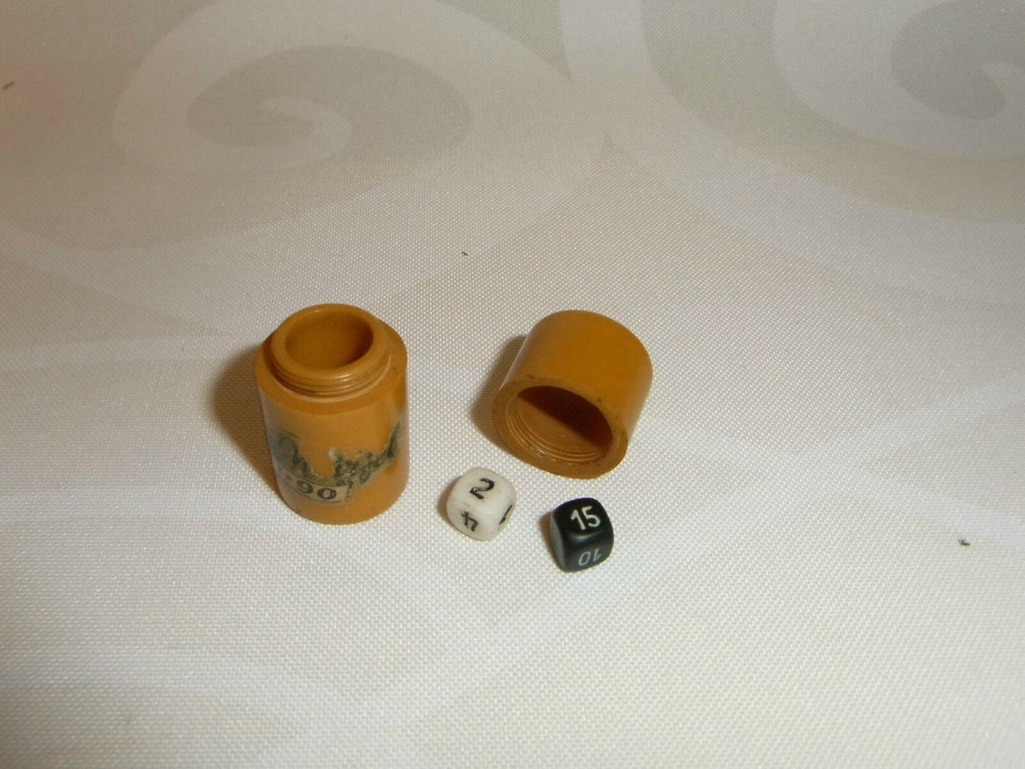 altes WÜRFELSPIEL mini Bakelit Dose + 2 mini Würfel in BAKELITDOSE