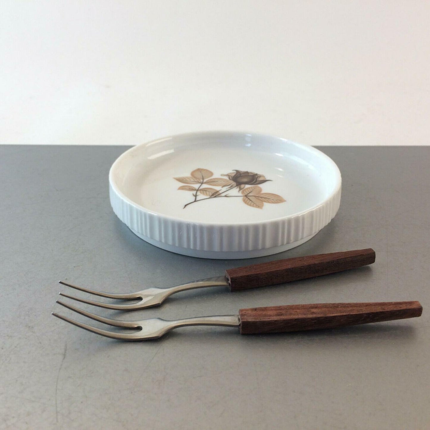 Schale SCHÄLCHEN Porzellan mit Gabeln Teak Metall MID CENTURY 50er 60er