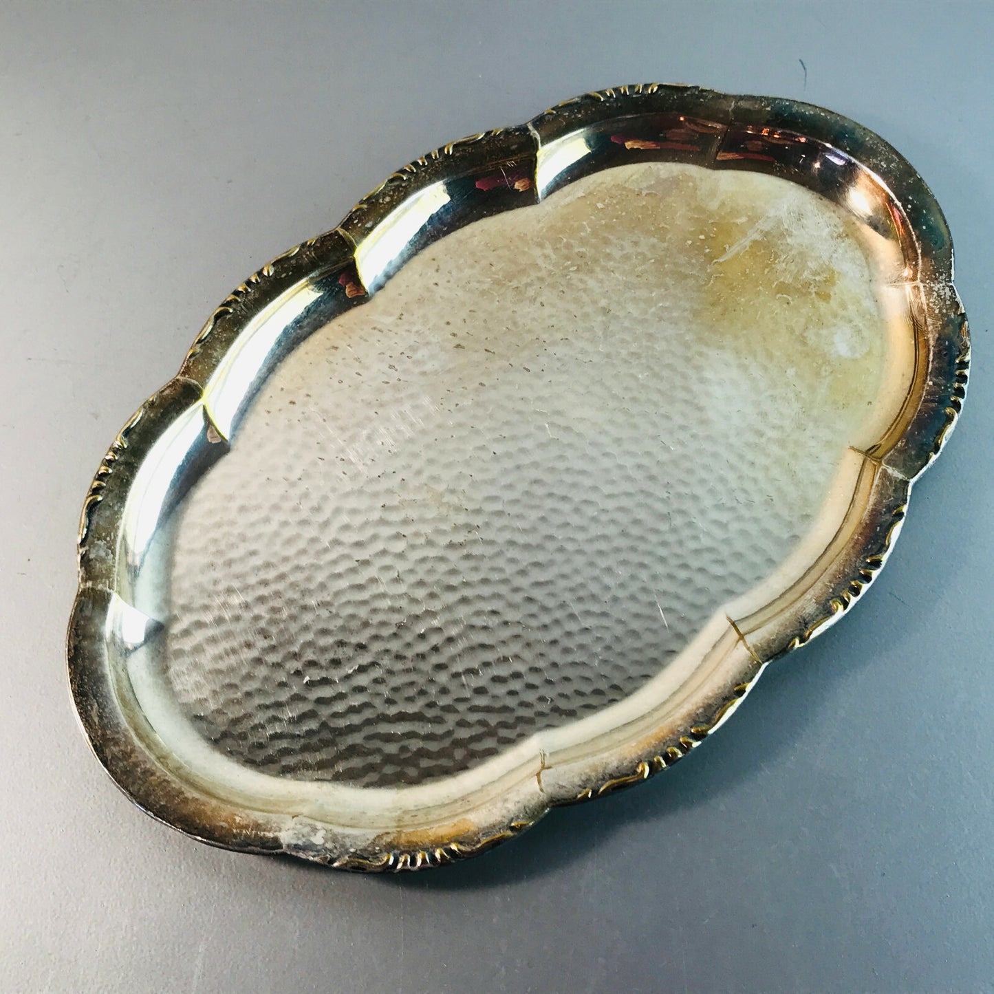 Platte Anrichte Schale 50er 60er Tablett versilbert L 24 cm Hammerschlag