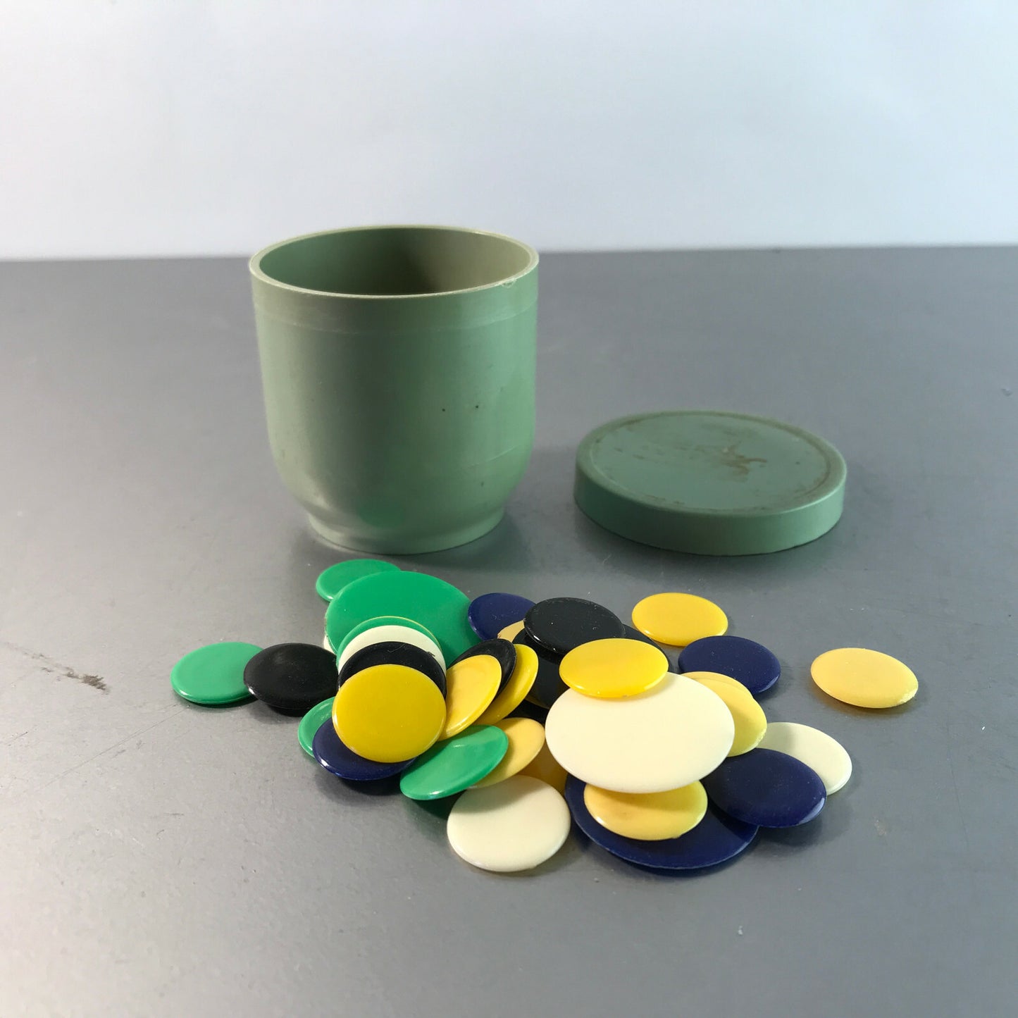PILZ Spiel mit Kunststoff Scheiben Spielsteinen Vintage 5,5 cm