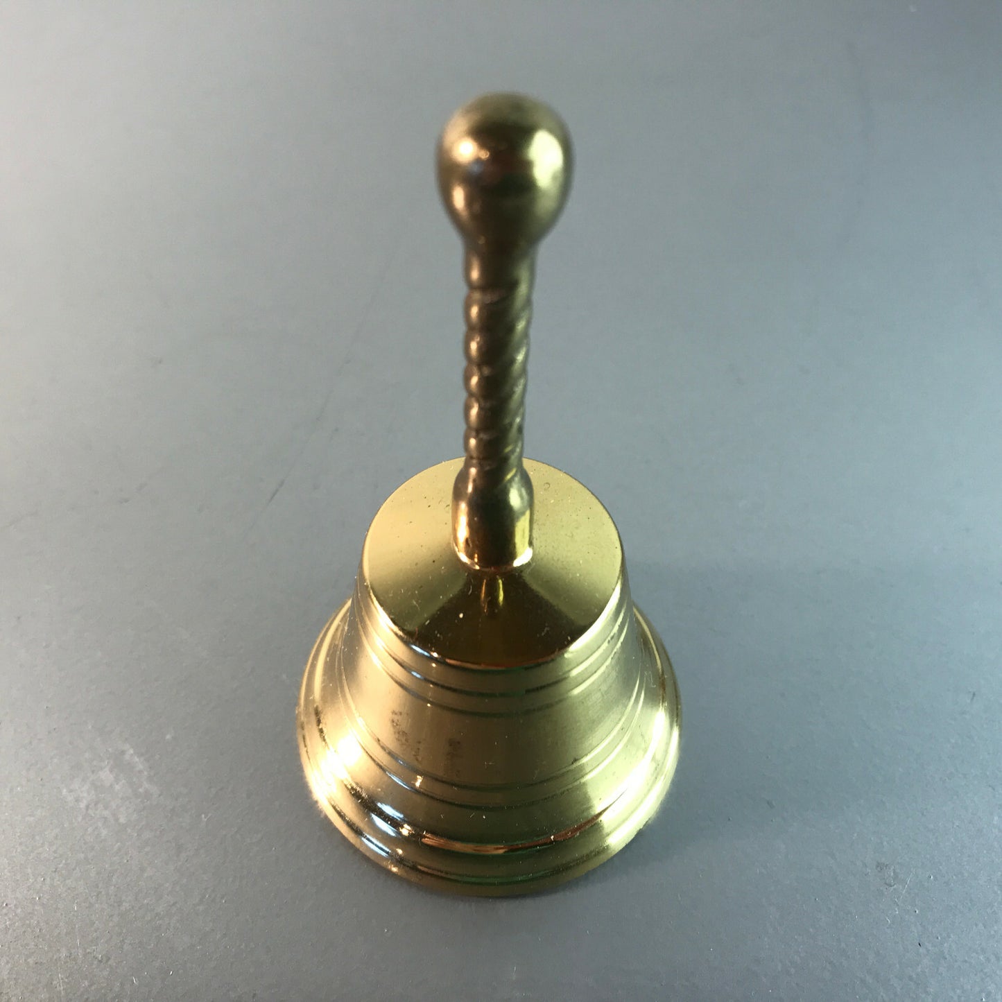 Klingel 60er 70er H 9 cm Messing Rezeption Glocke Tischglocke