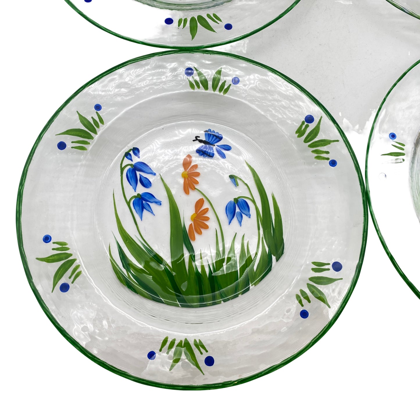 Diese Kanne aus Glas wurde handbemalt mit einer Blumenwiese in grün blau und gelb. Schön für Milch, Saft oder Wasser.