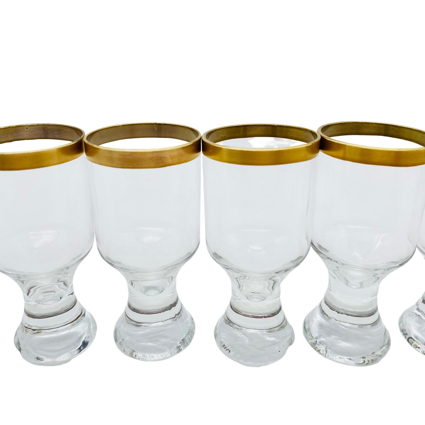 Ein 6er Set Gläser von INgrid Glas. Sie sind mit Goldrand und orginal Label. Sie können auch als Wassergläser oder Saftgläser verwendet werden.