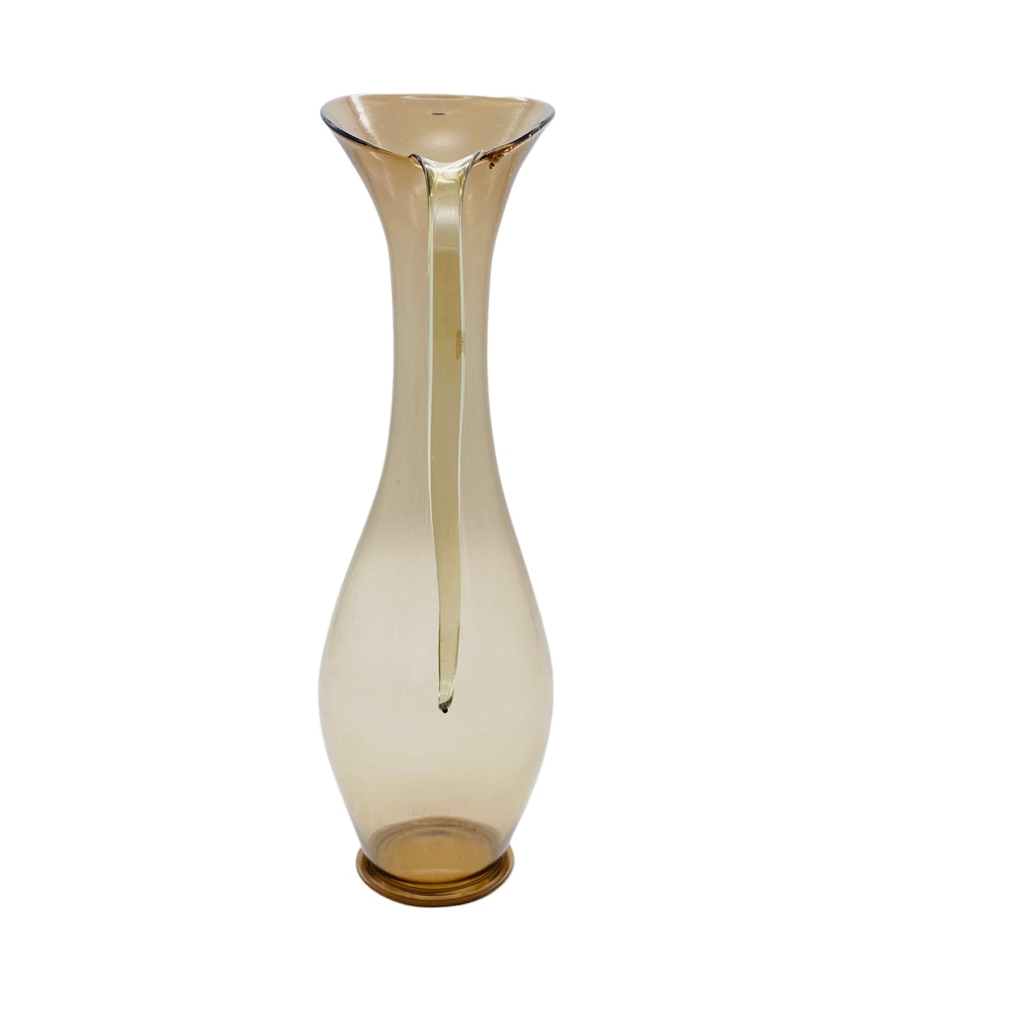 Sehr feine Glasvase mit Henkel, der unten nicht anliegt. Er ist aus transparentem Glas gefertigt. Diese Vase aus den 1960er 1970er Jahren ergänzt wunderbar andere Vasen der Farbe und Form.