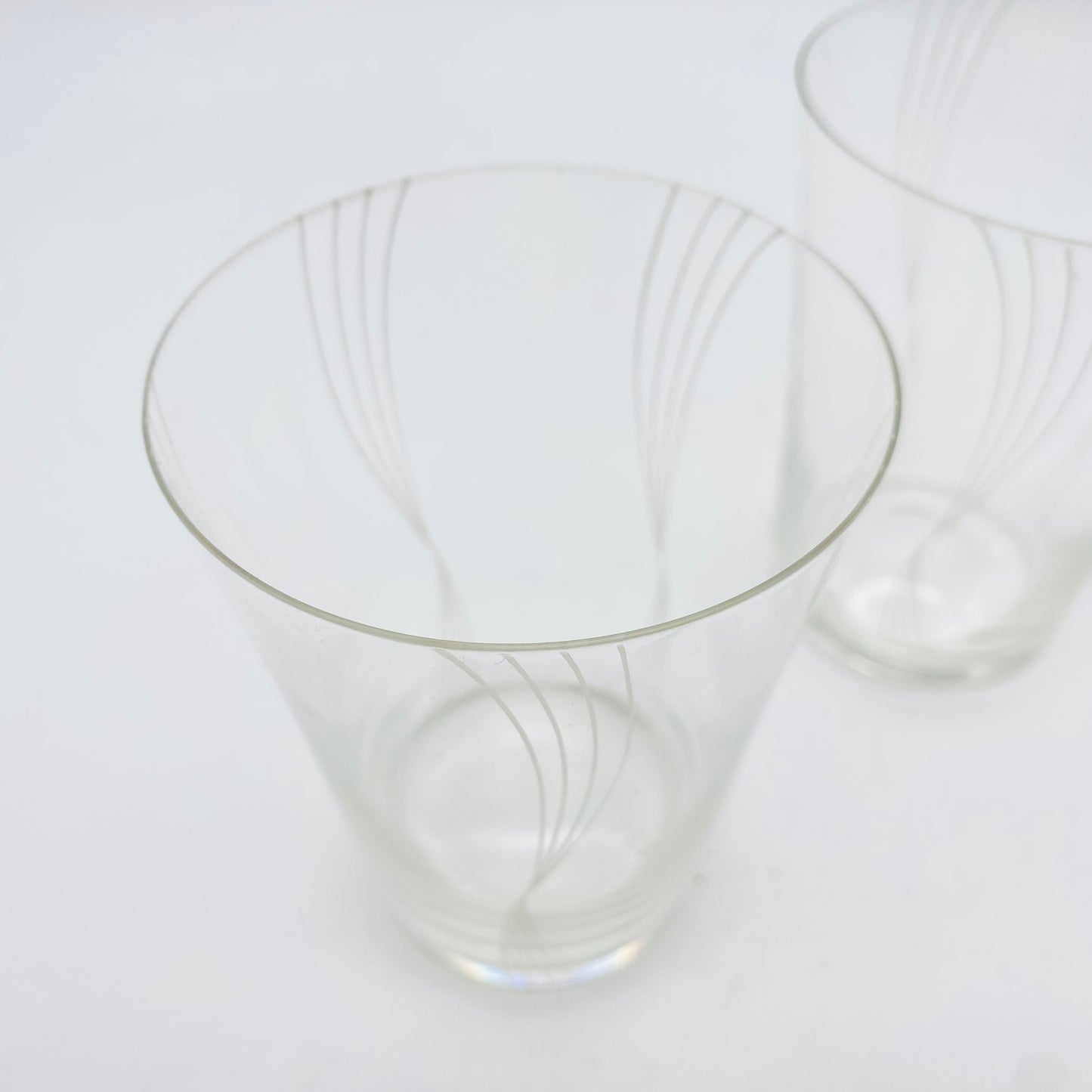 Wassergläser 2er Set mit Emaille Dekor weiß Gläser Glas 60er 70er Jahre