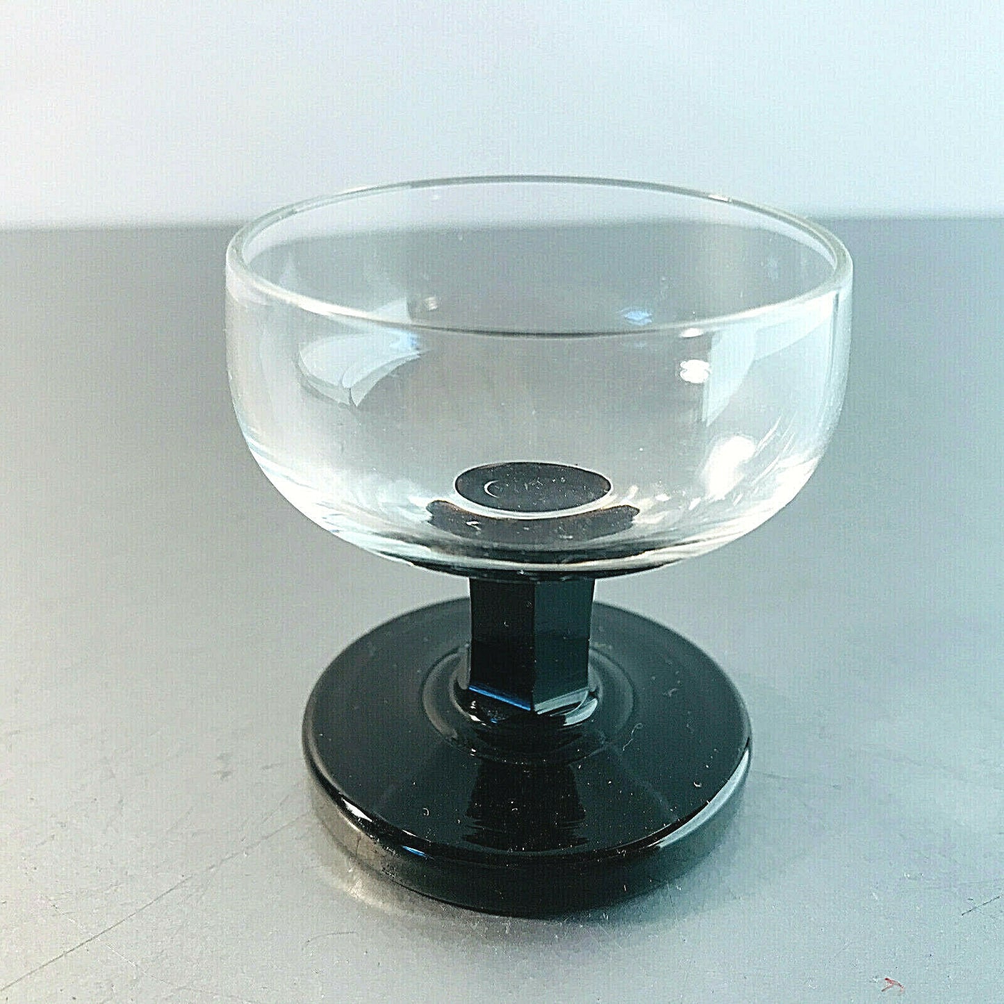 Vintage 5,5 cm Likörglas Glas Schnapsglas schwarzer Fuß MID CENTURY