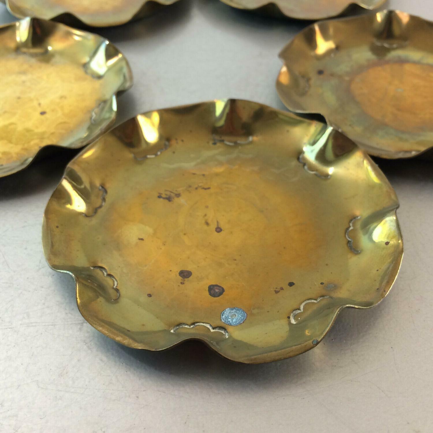 MESSING Teller Art Déco 30er 40er Hammerschlag (punziert) AIL Handarbeit