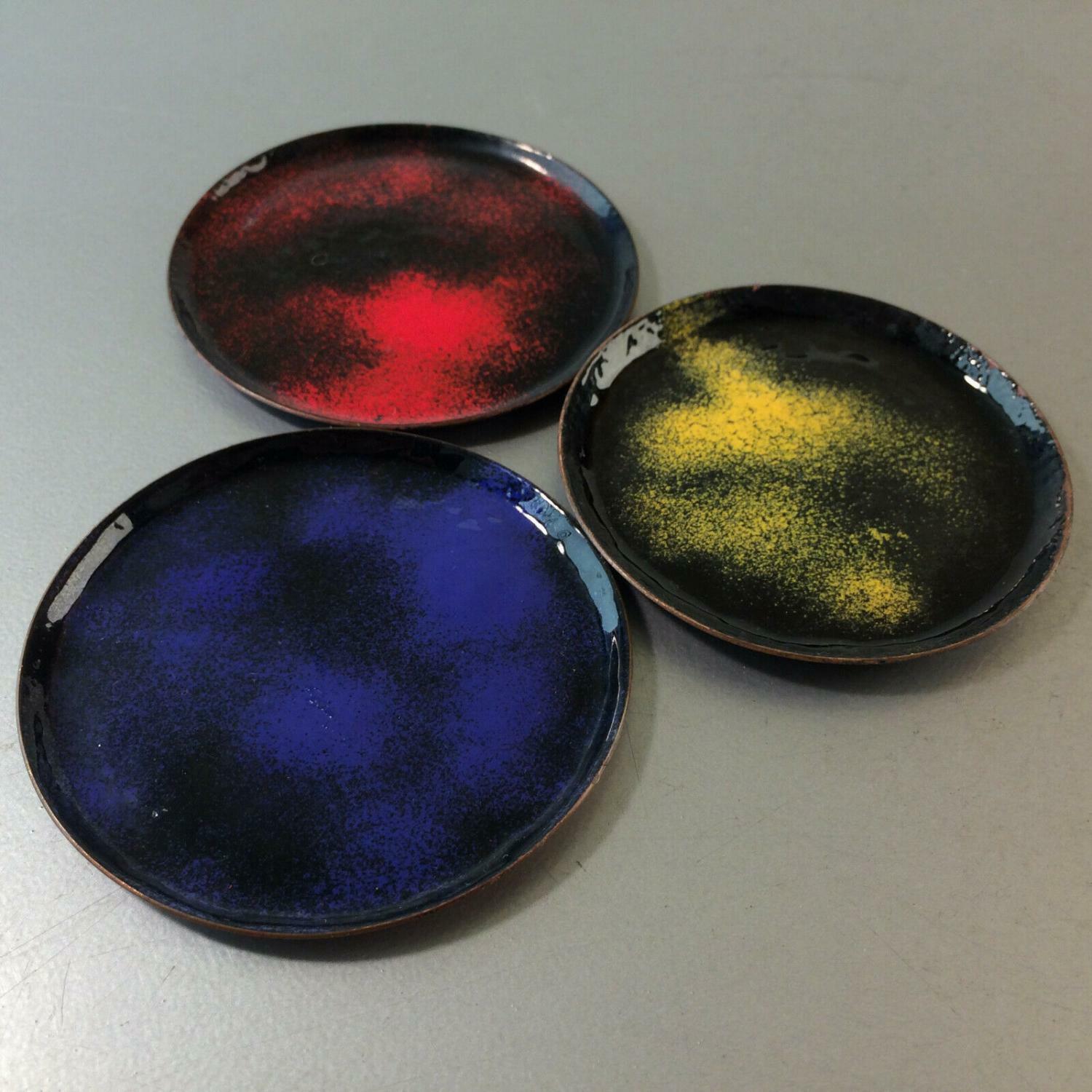 3 Untersetzer emailliert Teller Emaille  D 7,6 / 7,4 cm 50er 60er KUPFER