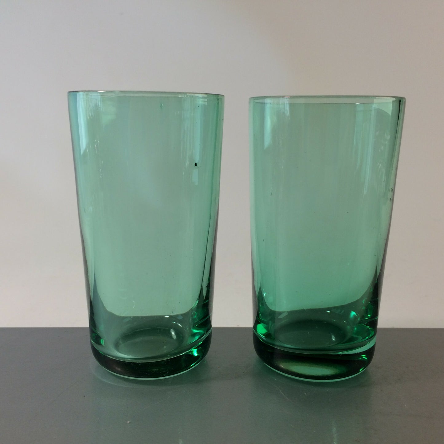 Grüne Gläser 10,2 cm Wassergläser Likörgläser Vintage grün 2 er Set 50er