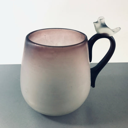Vase Glas Tasse mit Vogel lila Überlauf Satinato 9,5 cm 80er 70er