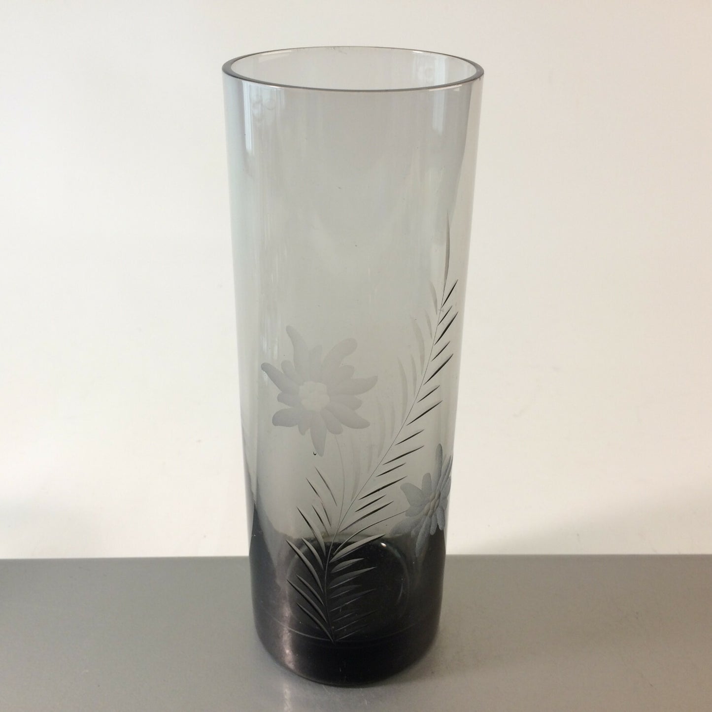 Vase MID CENTURY 60er 70er Vintage Rauchglas beschliffen Enzian 18 cm Glas