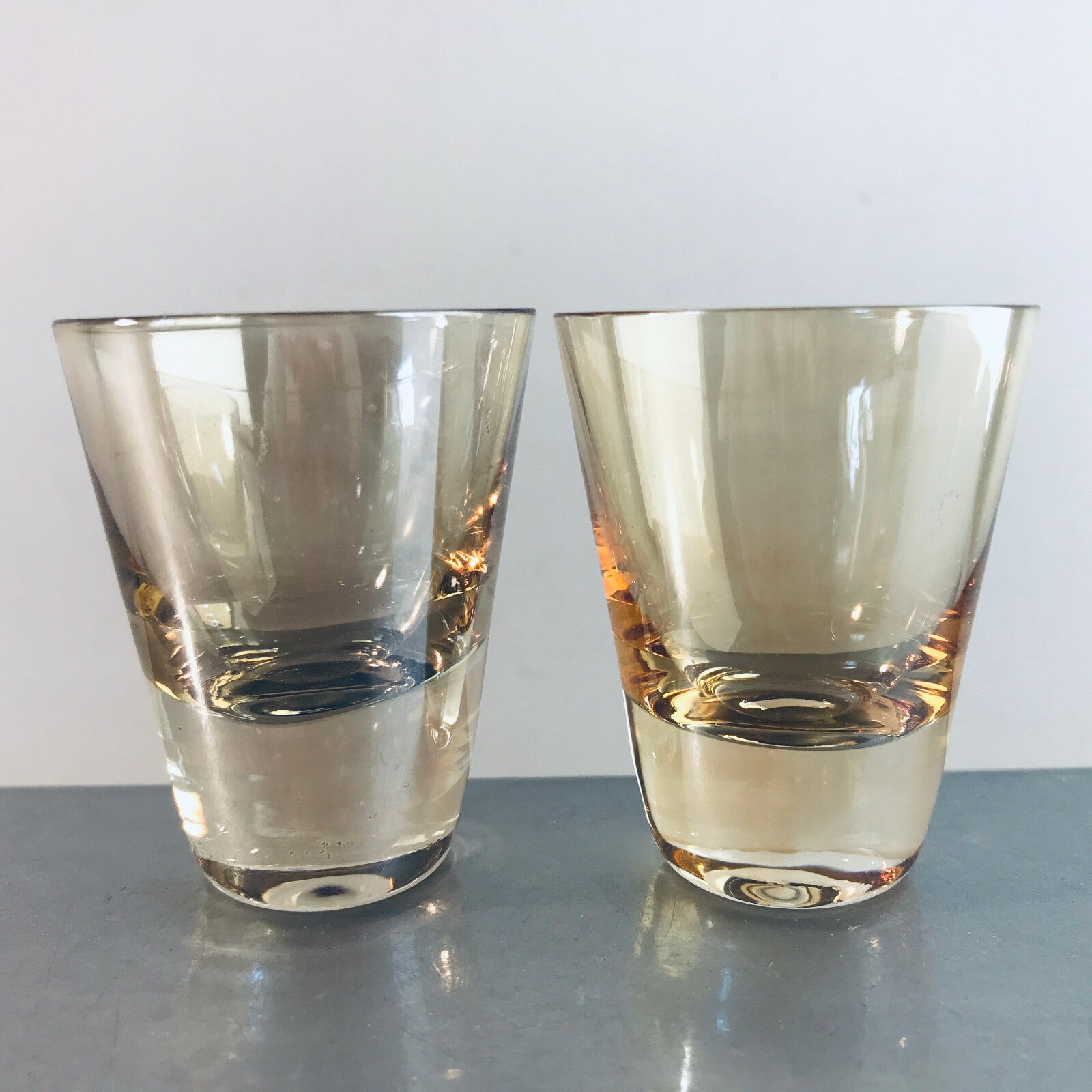 VINTAGE Schnapsgläser 5,8  cm 2 er Set 50er 60er MID CENTURY  irisierend