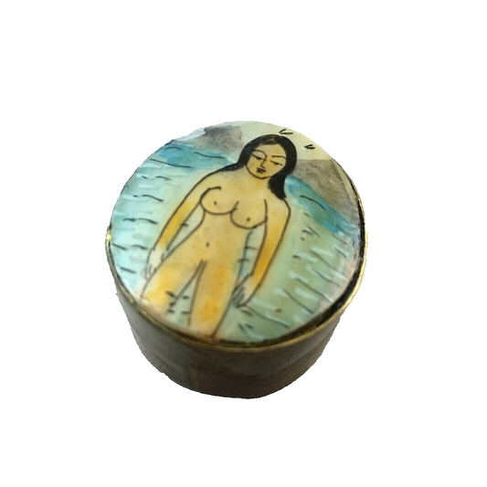 Pillendose Messing Dose 30er Art Déco Perlmutt NUDE bemalt Akt Vintage