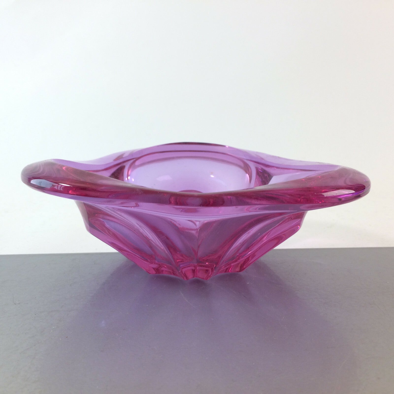 MID CENTURY Glas 50er 60er Vintage Schale lila rosa 16 cm