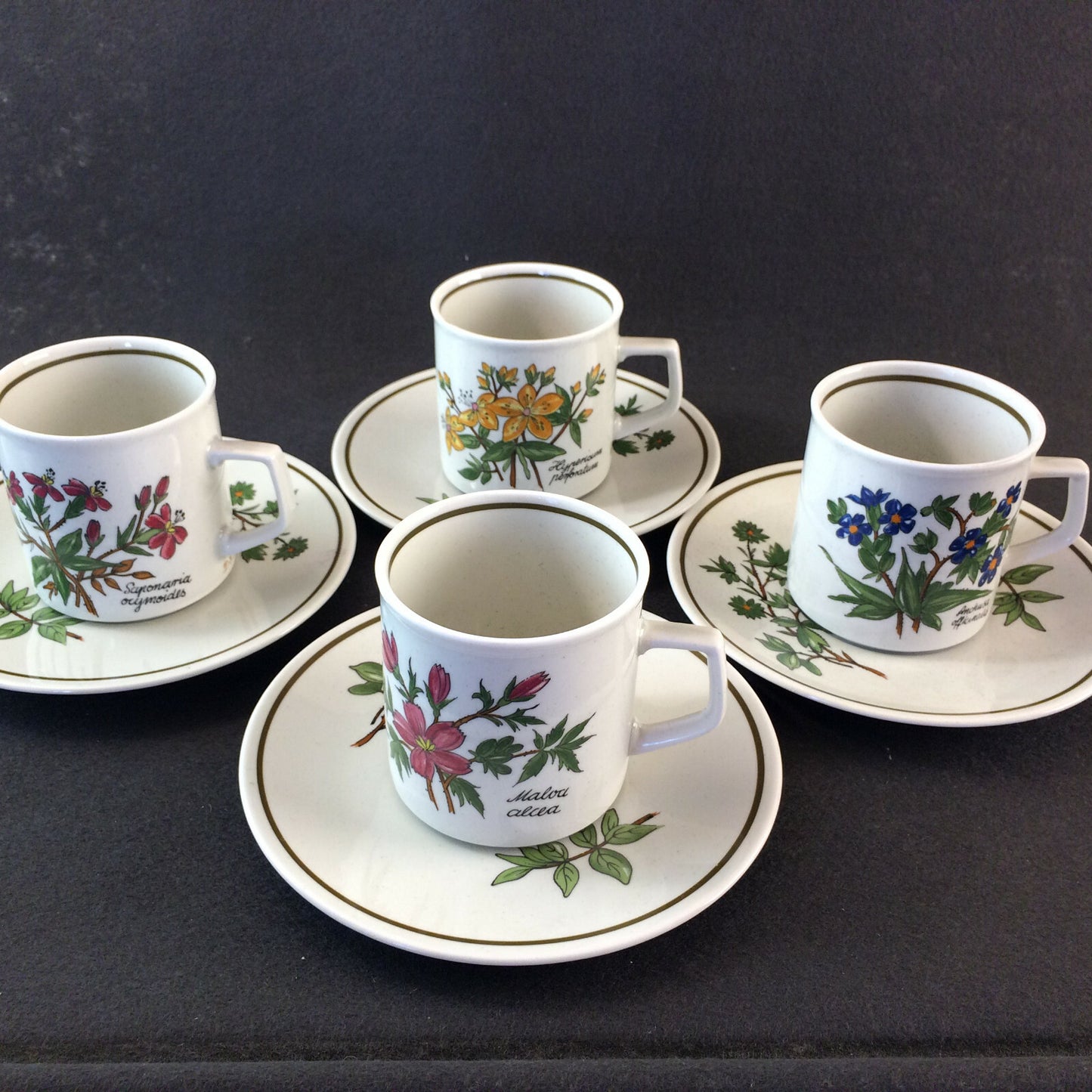 Teetassen Tassen 4er Set mit Untertassen Blumen Blüten bemalt
