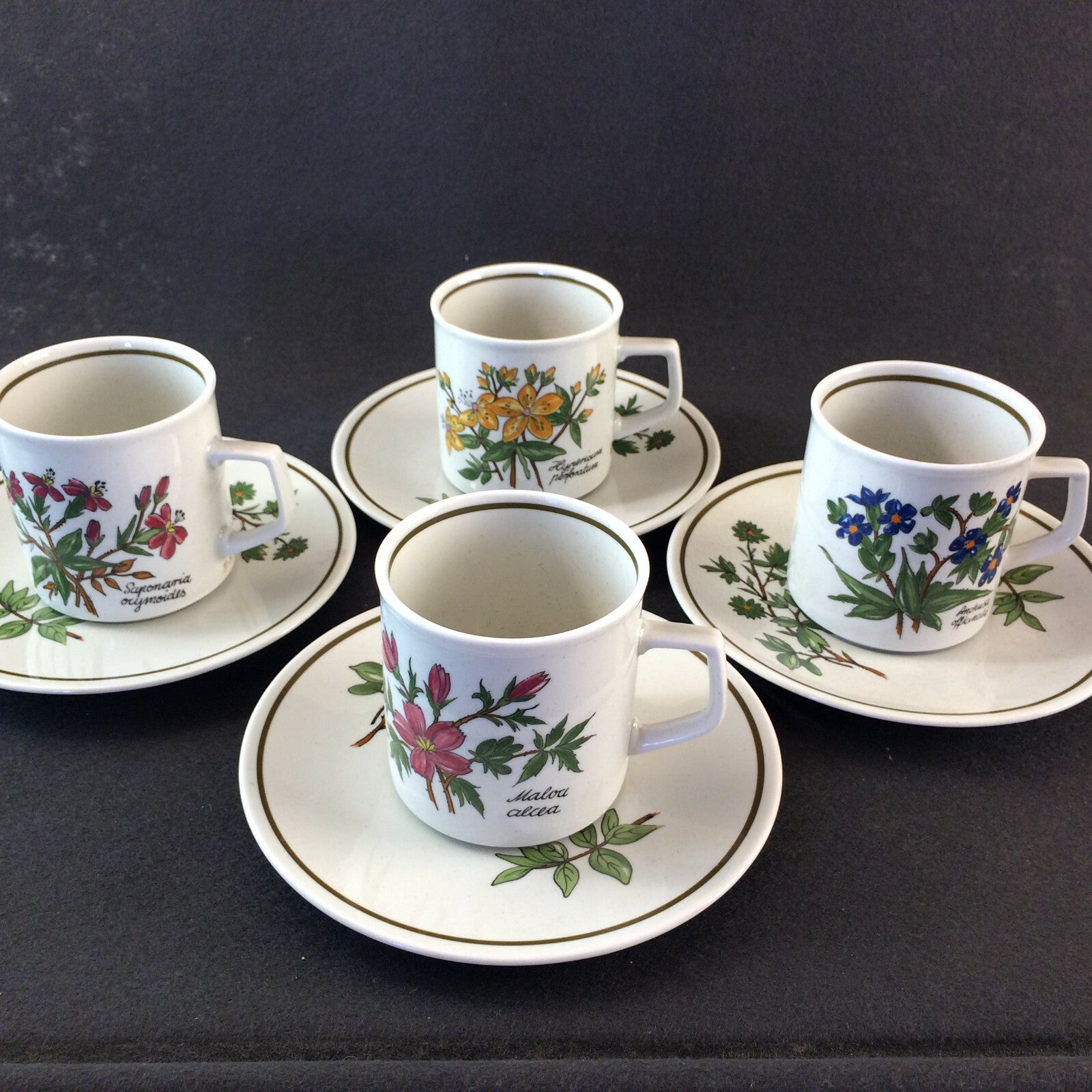 Teetassen Tassen 4er Set mit Untertassen Blumen Blüten bemalt