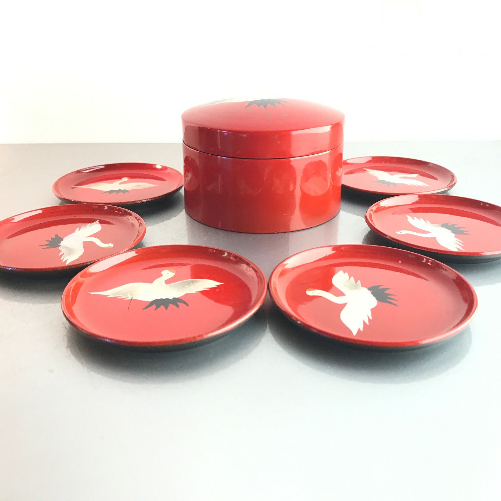 Untersetzer bemalt Dose 9,2 cm Lackdose Unterleger 8 cm Asia rot