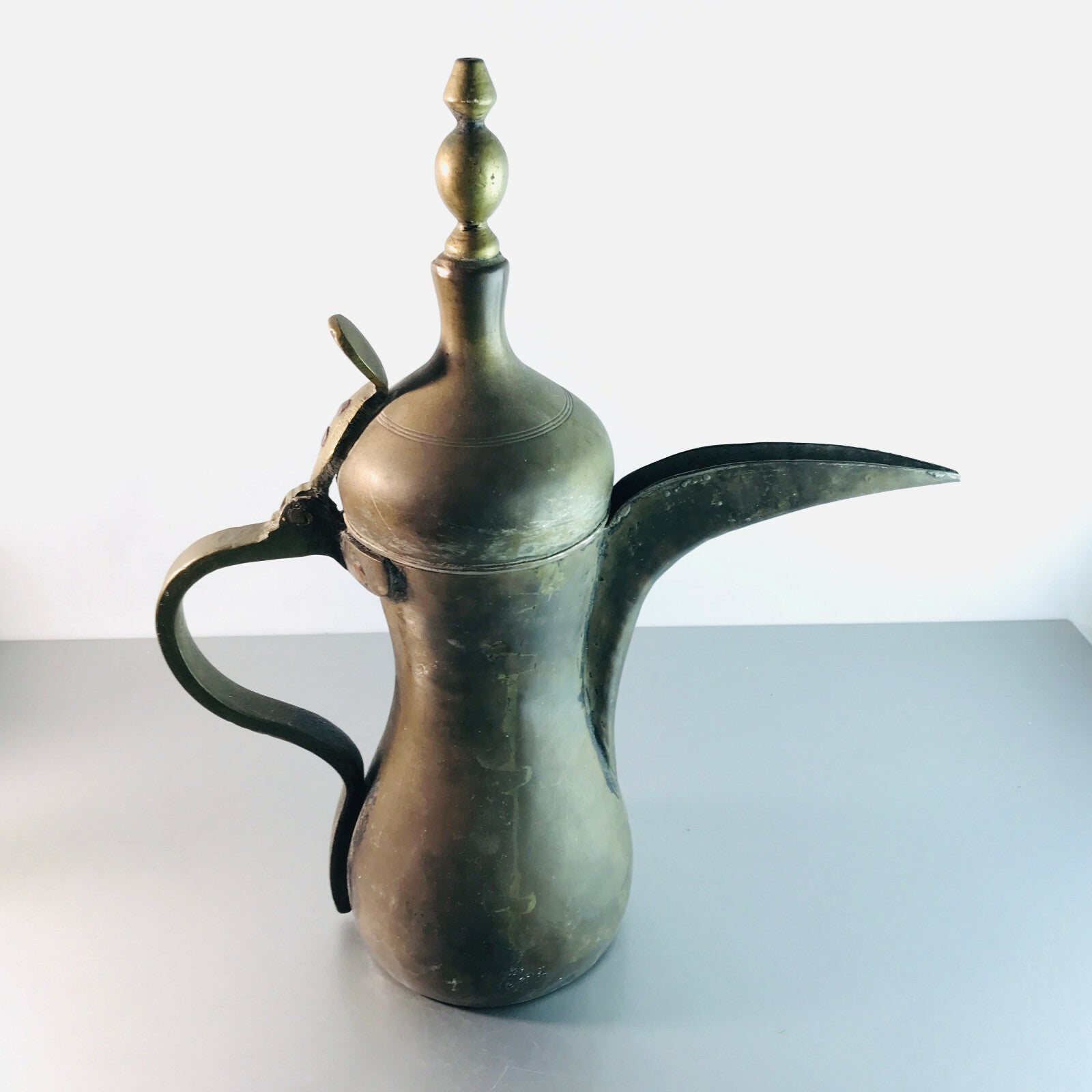 Antike Kanne Metall 31 cm handgefertigt Teekanne orientalisch Saudi Arabi