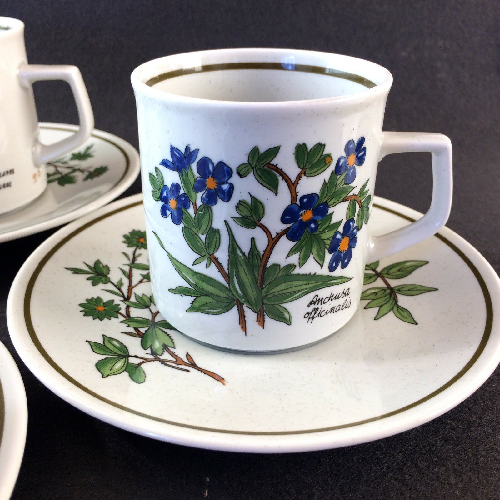 Teetassen Tassen 4er Set mit Untertassen Blumen Blüten bemalt