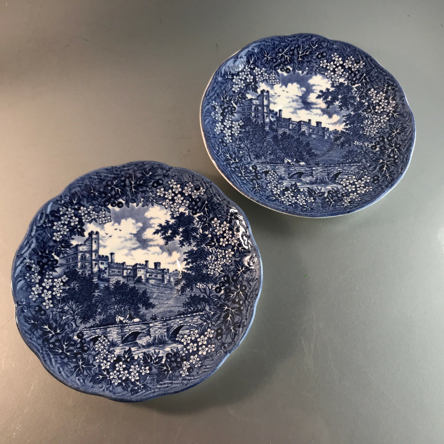 J&G. MEAKIN Haddon Hall England Keramik blau Untertassen 2er Set