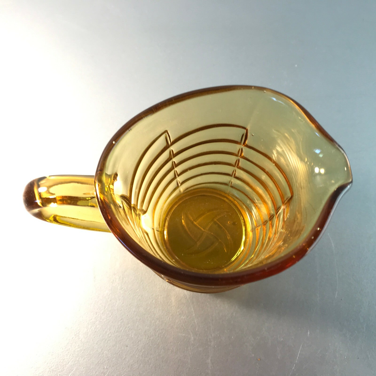KARAFFE Glas Kännchen BERNSTEIN gelb Milchkännchen Vintage H 8 cm