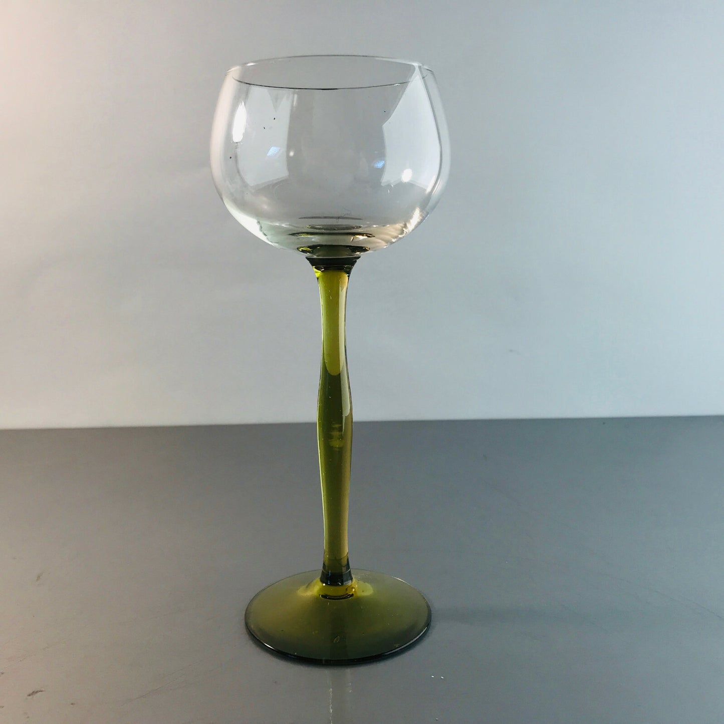 Weinglas 18,2 cm grün Glas Vintage 50er 60er (Einzelglas)
