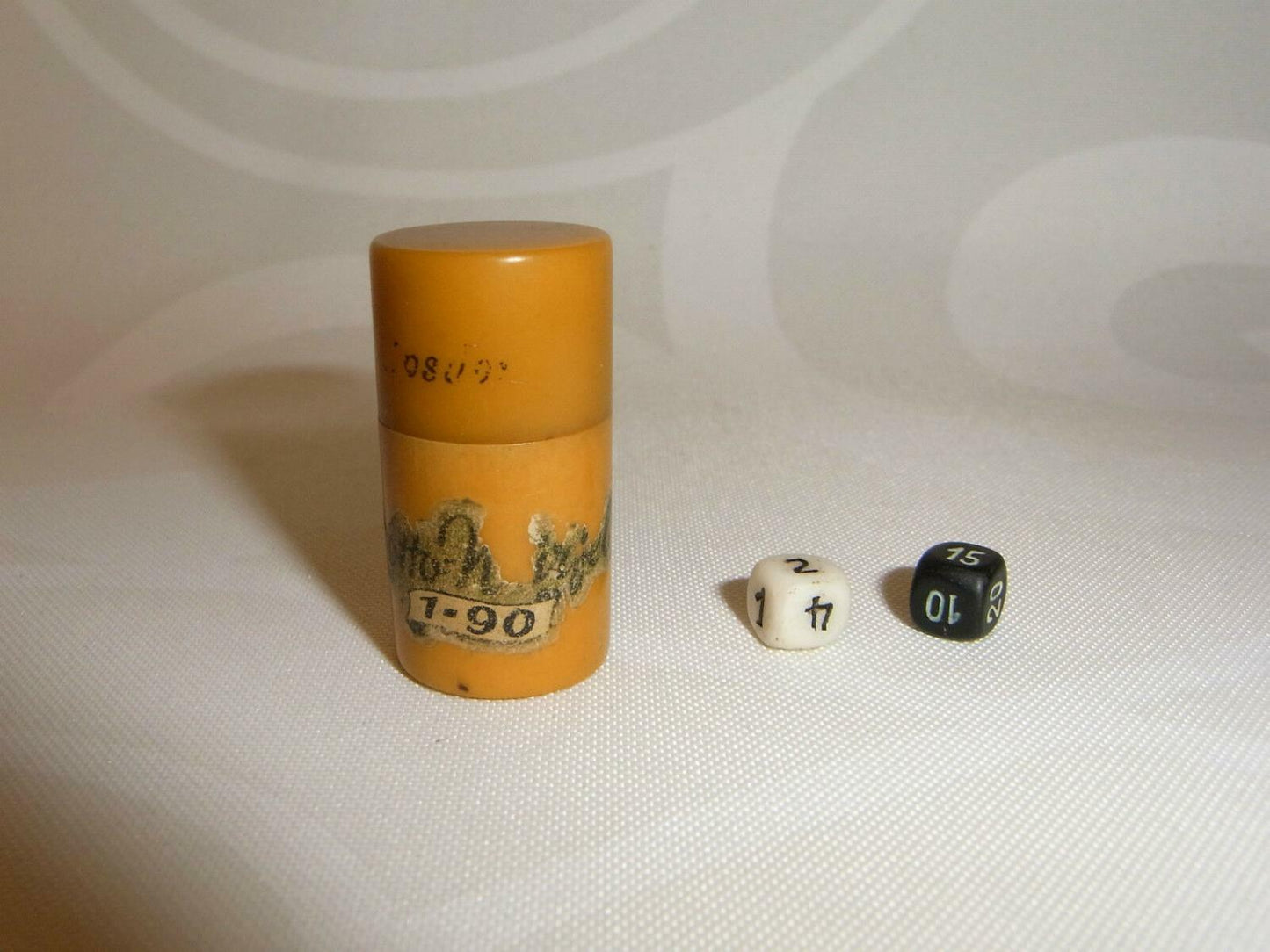 altes WÜRFELSPIEL mini Bakelit Dose + 2 mini Würfel in BAKELITDOSE