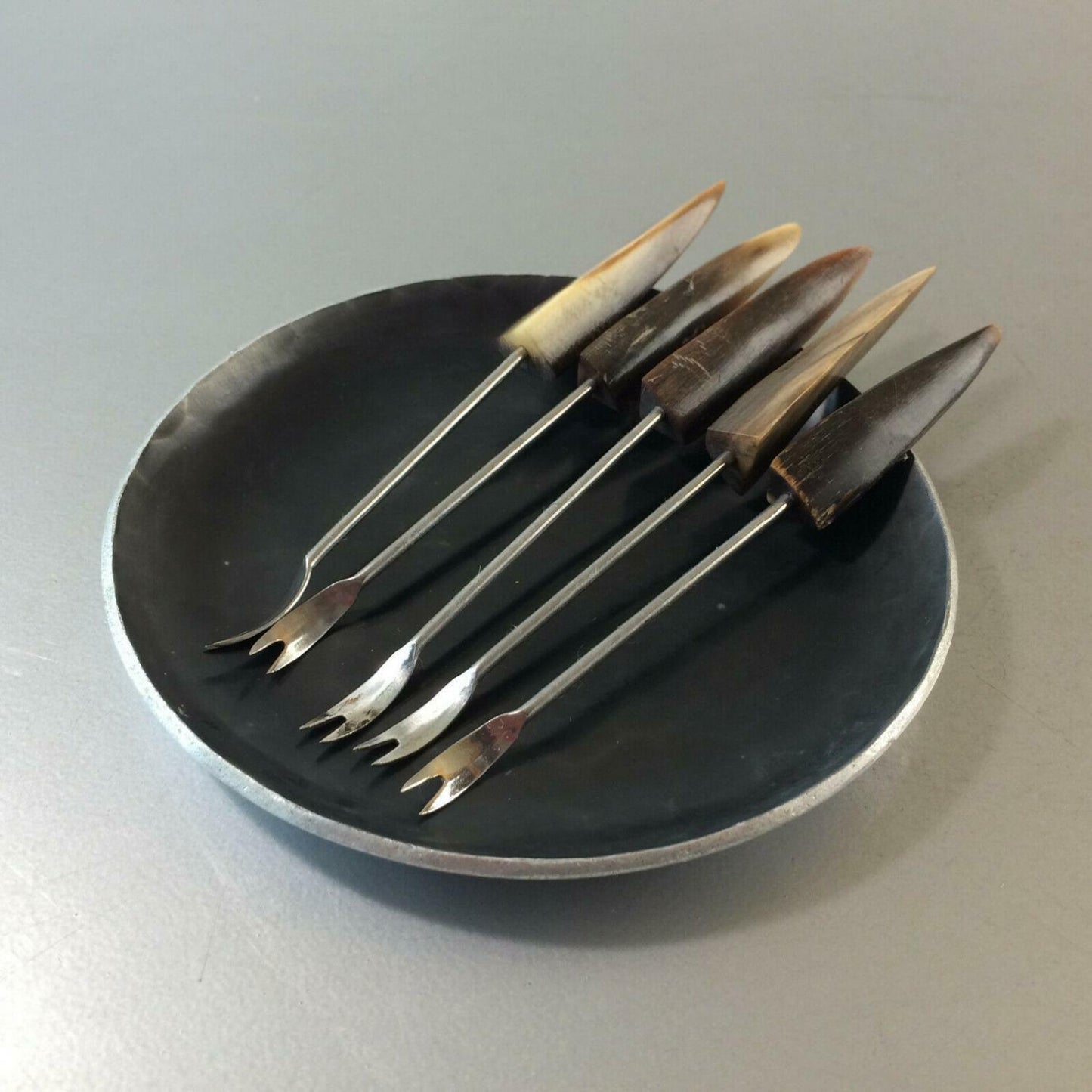 Horn MID Century Gabeln Picker Spieße Halter mit Alu Tablett Teller Schal