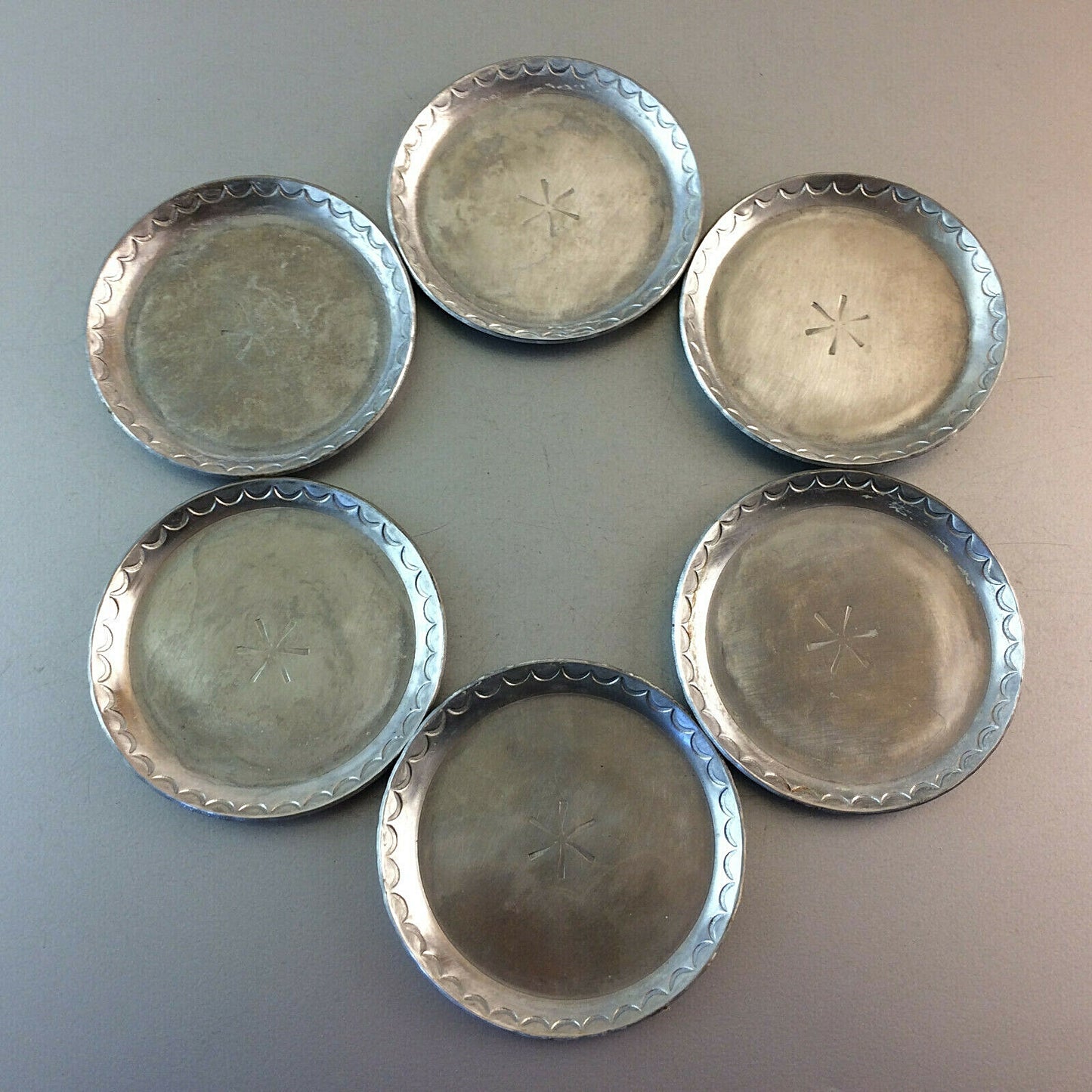 MID CENTURY Untersetzer Tellerchen 8,6 cm cm 50er Vintage Zinn 6er Set