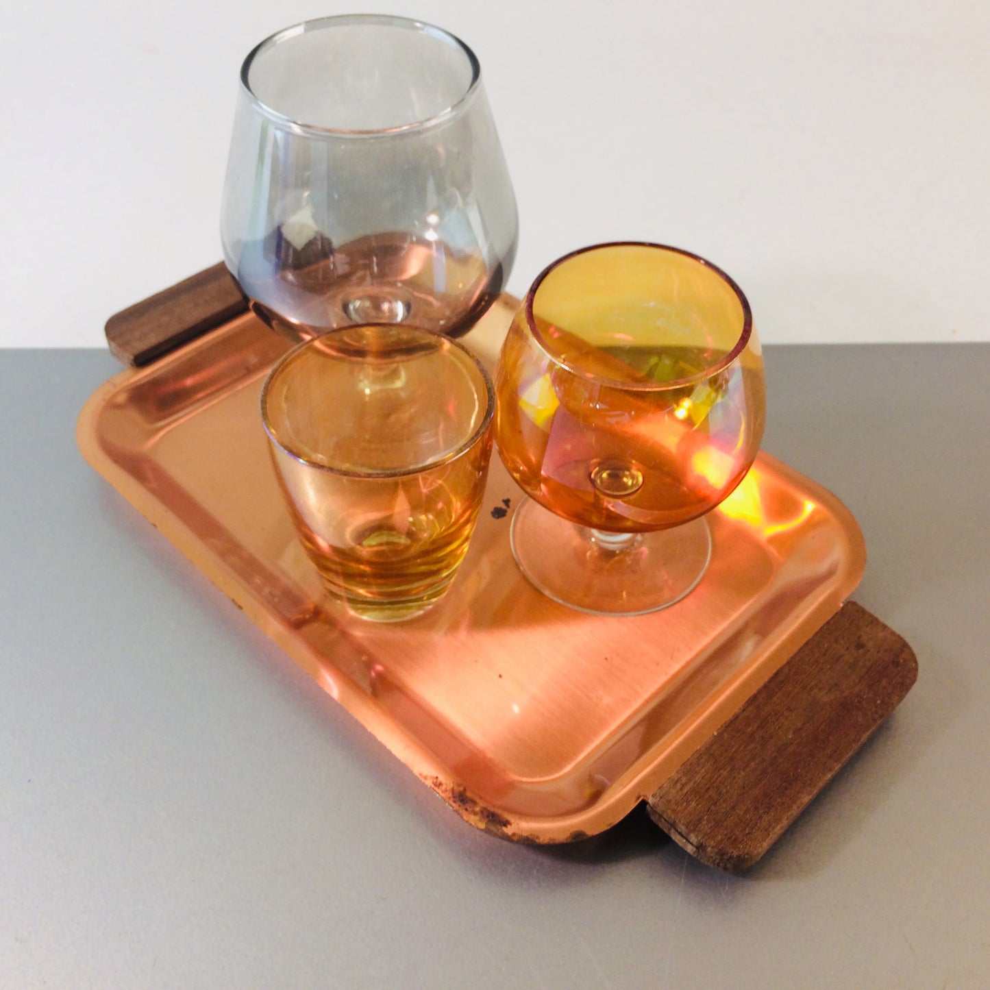 Cognacgläser 50er 60er Gläser Glas mit Tablett Kupfer Teak Schnapsglas