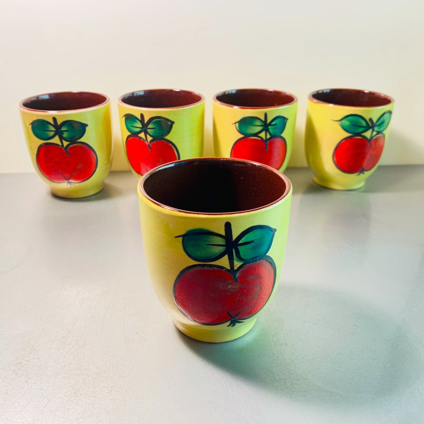 STAFFEL Stoneware Becher  9 cm gelb mit Apfel 5er Set Keramik 50er 60er