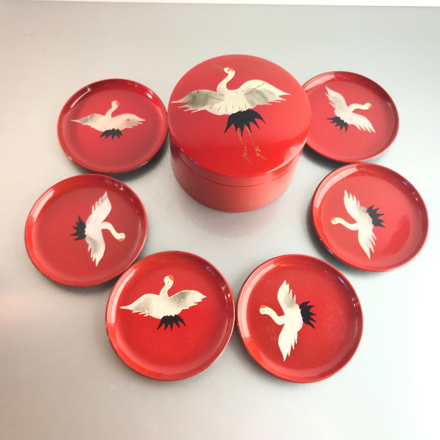Untersetzer bemalt Dose 9,2 cm Lackdose Unterleger 8 cm Asia rot