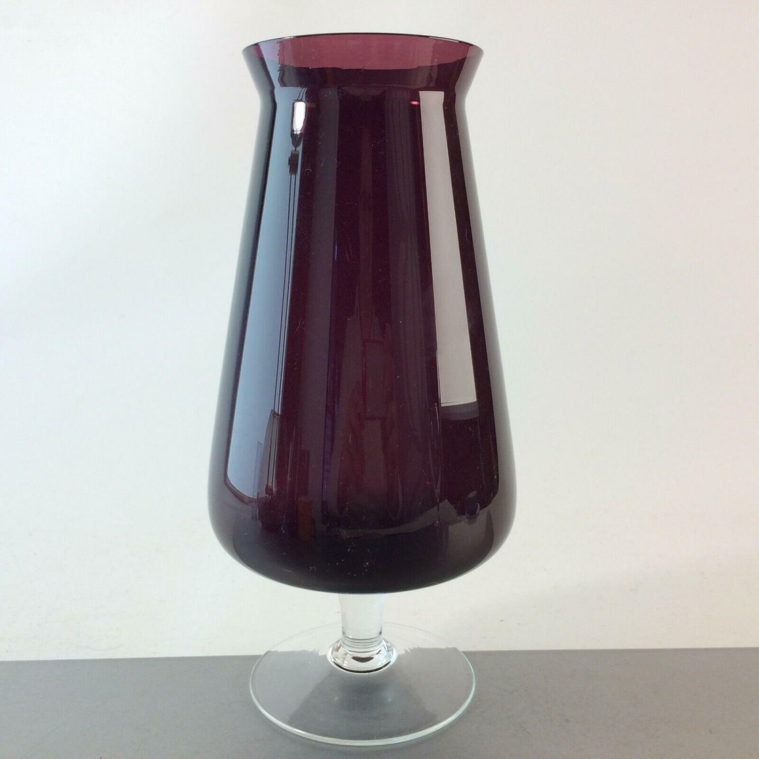 Vintage Glas Vase lila 50er 60er MID CENTURY 25 cm mit Fuß