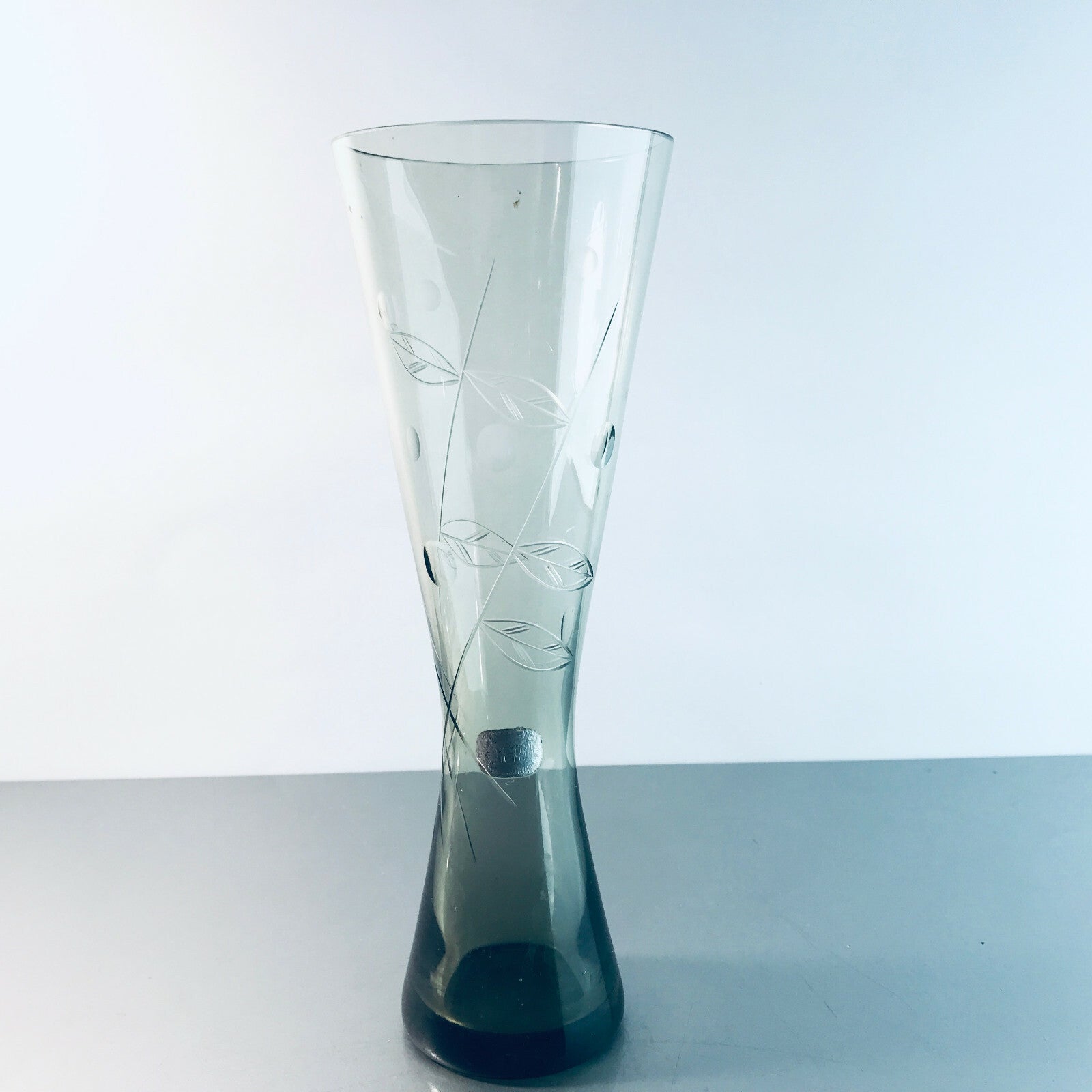 MID CENTURY Rauchglas 24 cm Bechervase Vase Blüten Blätter Schliff 60er