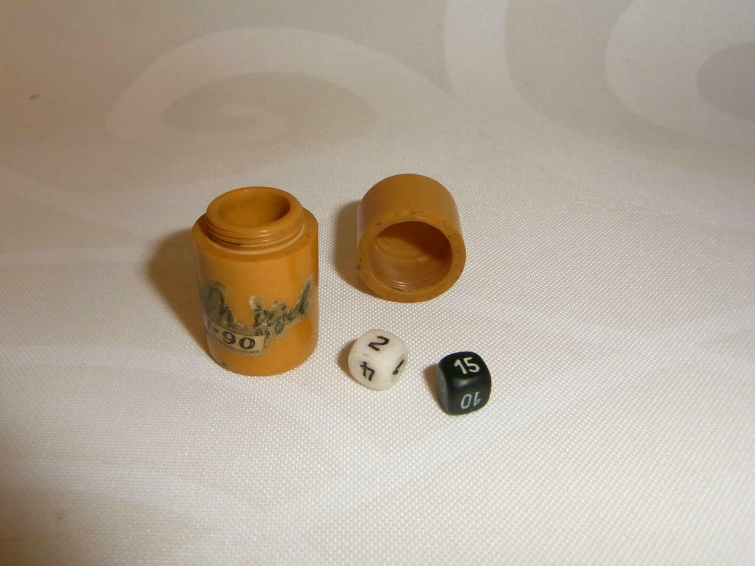 altes WÜRFELSPIEL mini Bakelit Dose + 2 mini Würfel in BAKELITDOSE