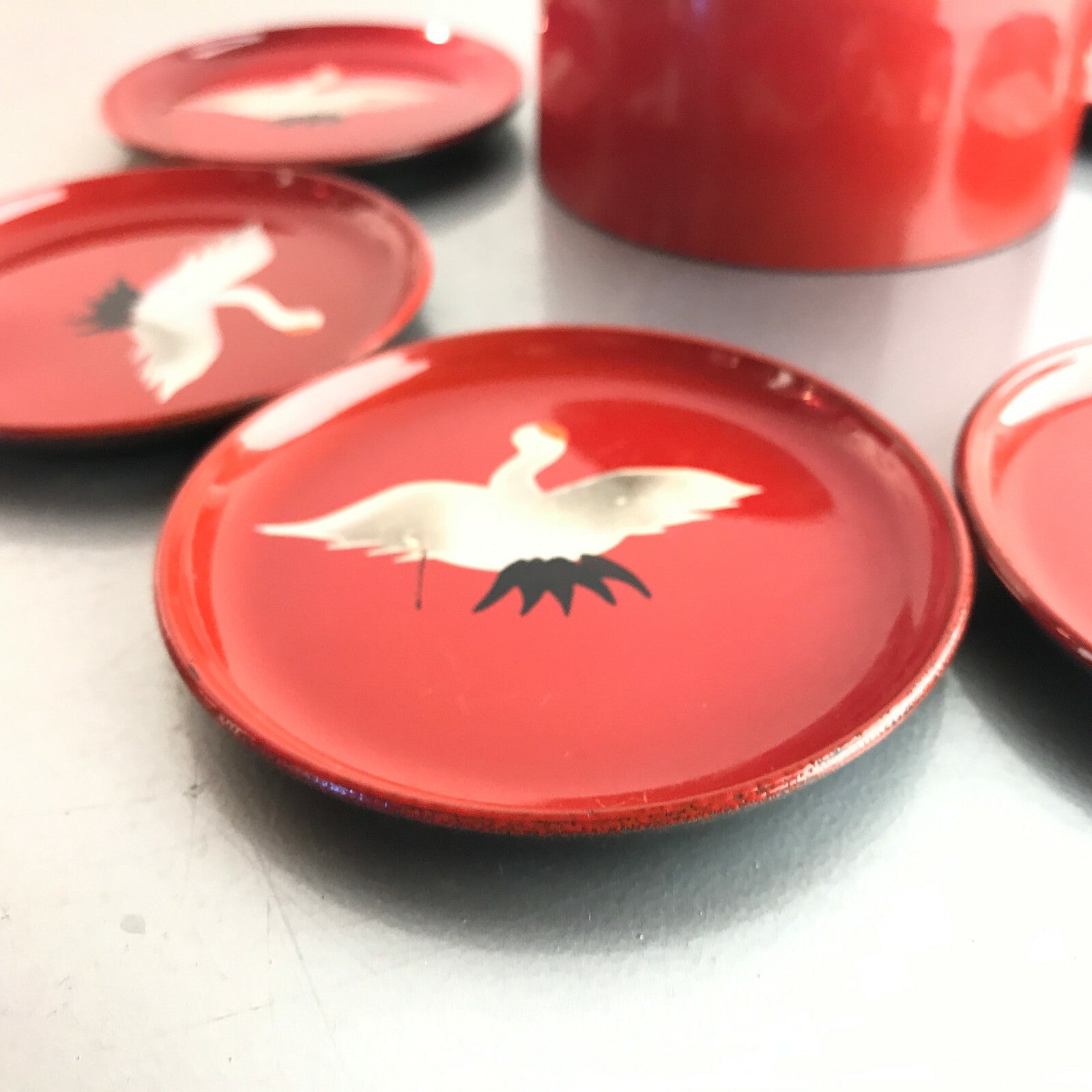 Untersetzer bemalt Dose 9,2 cm Lackdose Unterleger 8 cm Asia rot