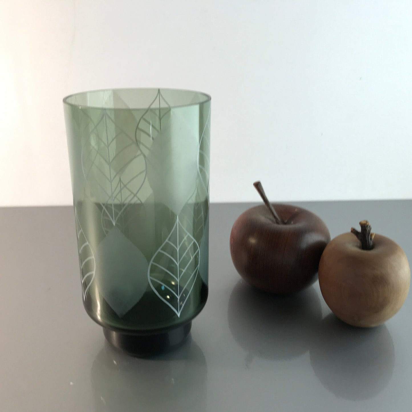 Vintage Rauchglas Vase 50er 60er 16 cm mit Blättern MID CENTURY