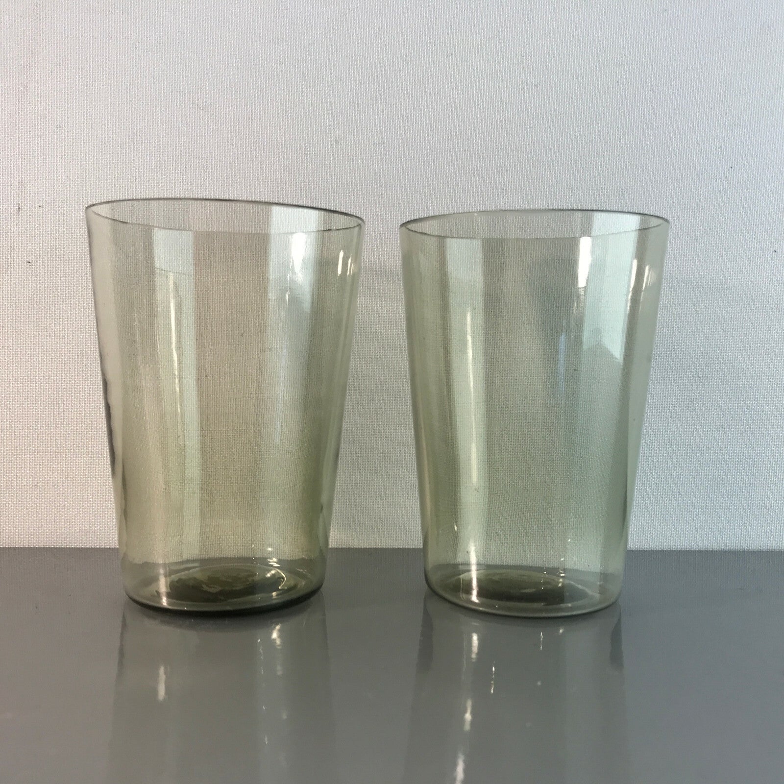 Vintage Teegläser 2 er Set Art Déco Trinkgläser leicht grünlich  9,2 cm