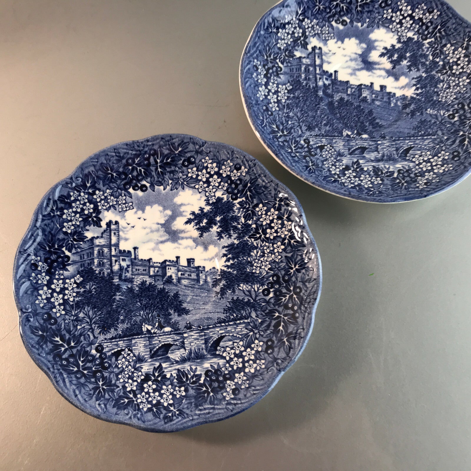 J&G. MEAKIN Haddon Hall England Keramik blau Untertassen 2er Set
