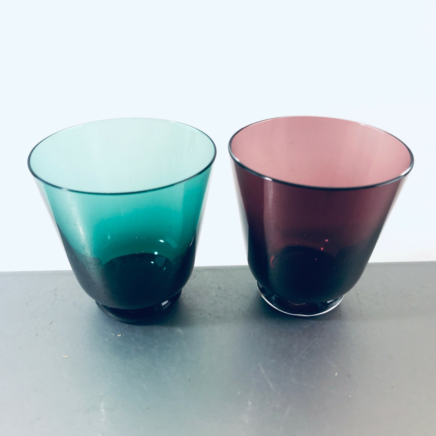 Schnapsgläser 6,3 cm grün lila Vintage 50er 60er bunte Gläser Glas