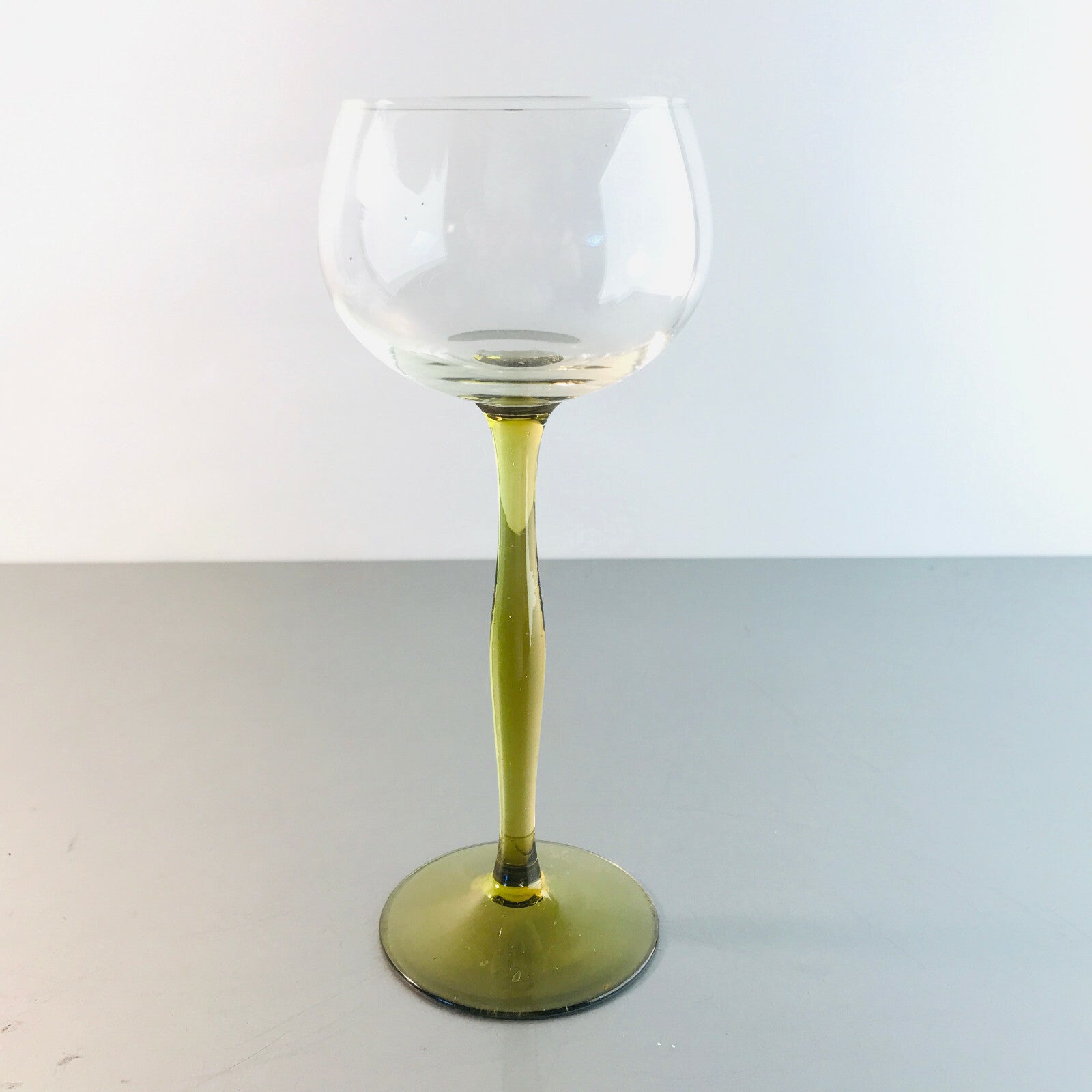 Weinglas 18,2 cm grün Glas Vintage 50er 60er (Einzelglas)