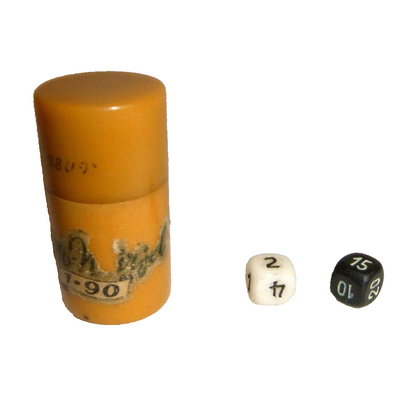 altes WÜRFELSPIEL mini Bakelit Dose + 2 mini Würfel in BAKELITDOSE