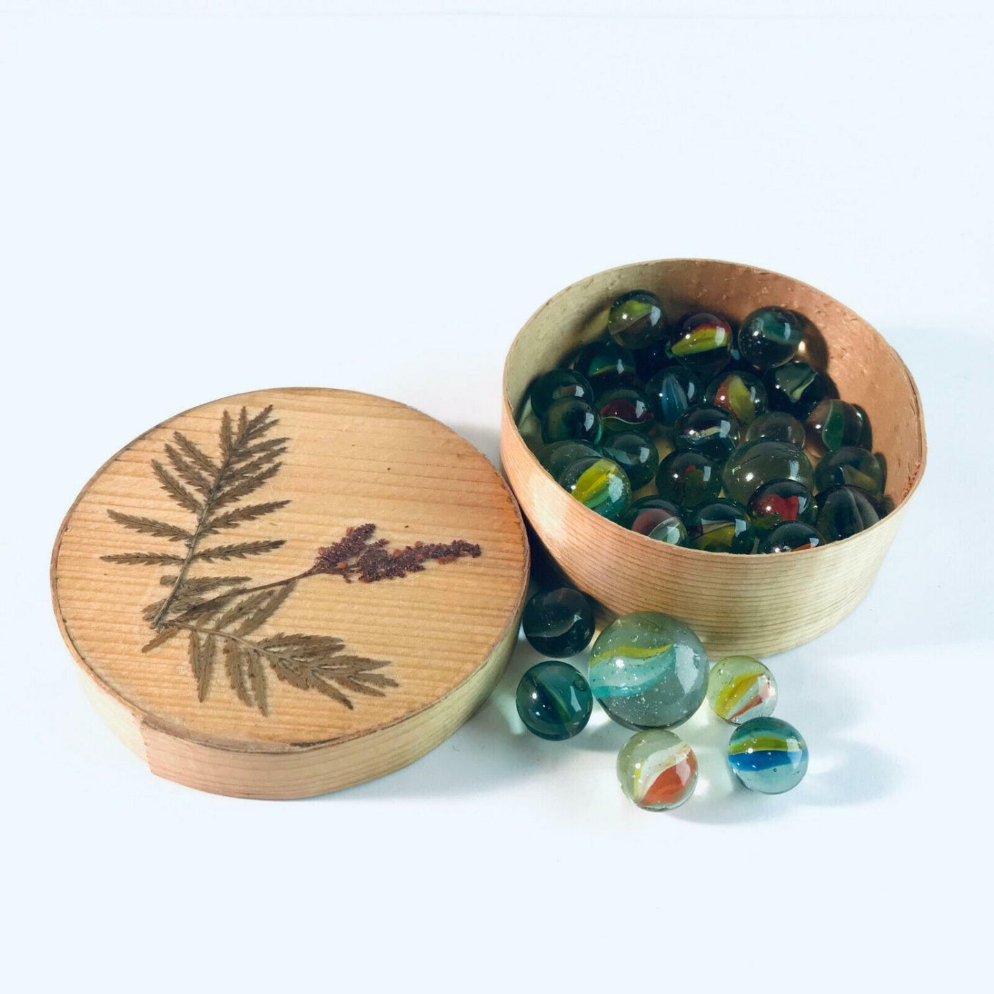 Murmeln in Spandose alt Schachtel Holzschachtel Konvolut Kugeln Glas
