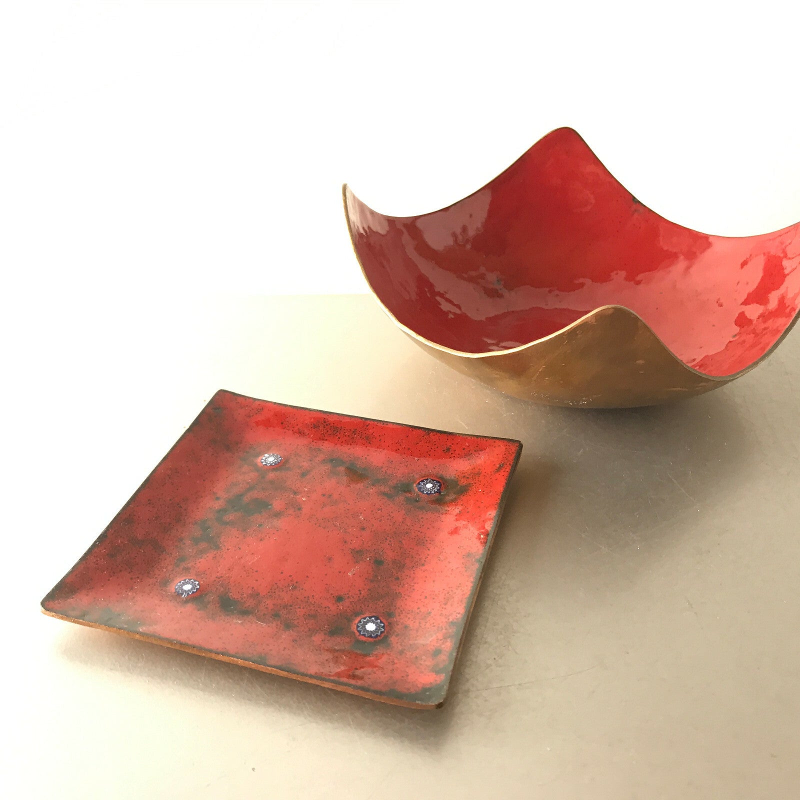 MID CENTURY Emaille Schalen 50er Vintage rot D 13,7 / 16 cm