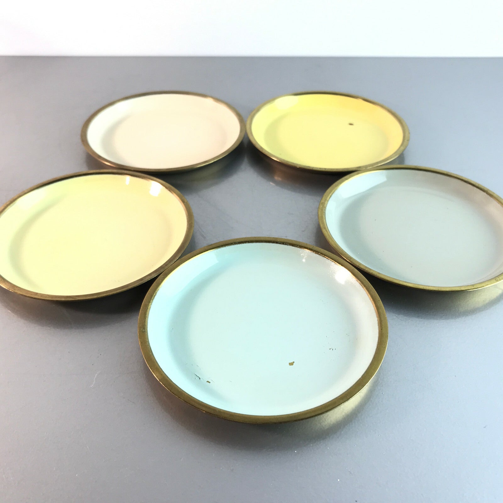GRASOLI Edelstahl Untersetzer D 9 cm Glasuntersetzer Teller pastell 60er