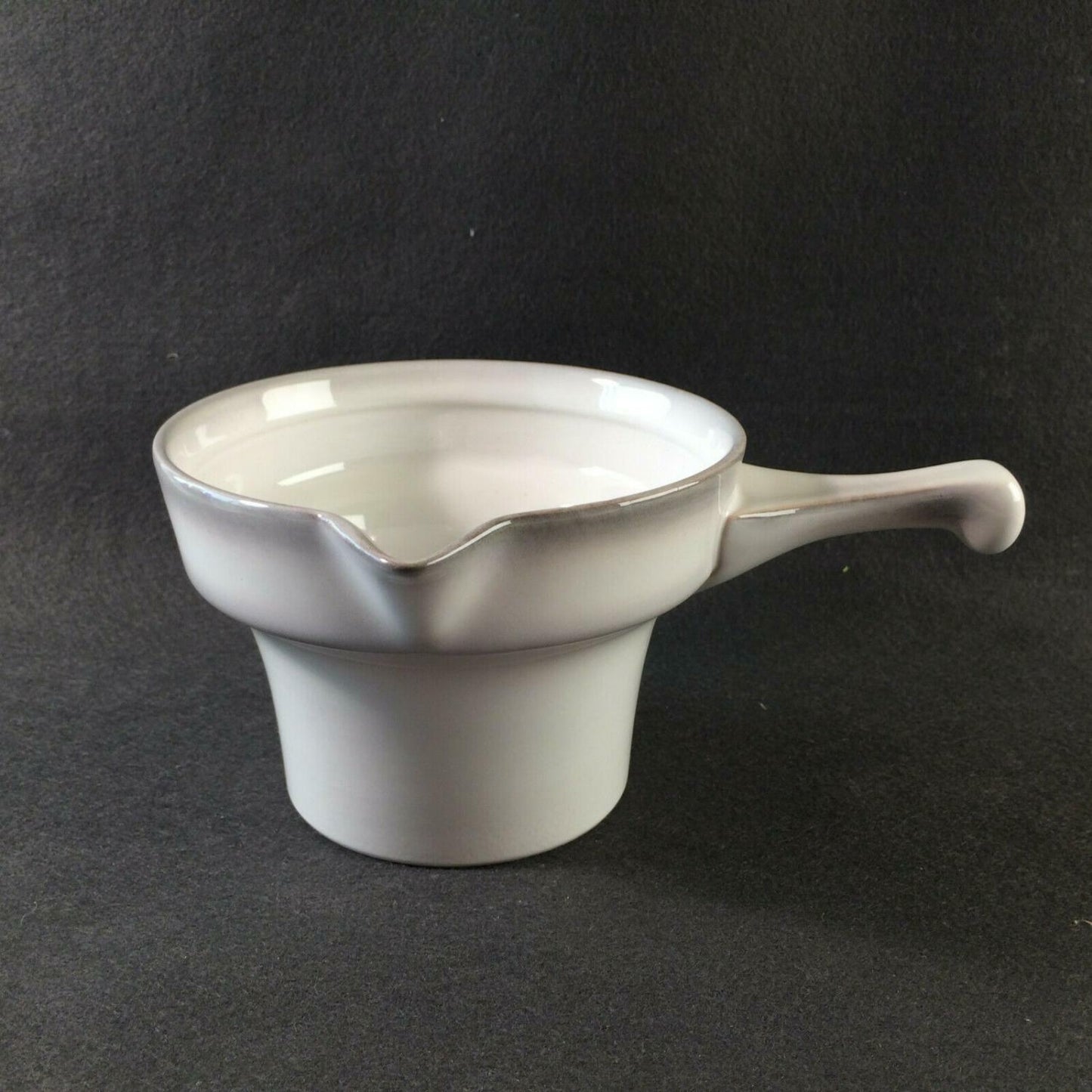 GOEBEL weiß grau Sauciere Saucentöpfchen Topf Stieltopf H 8,5 cm