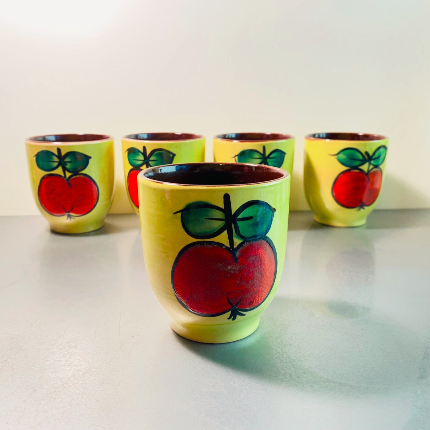 STAFFEL Stoneware Becher  9 cm gelb mit Apfel 5er Set Keramik 50er 60er