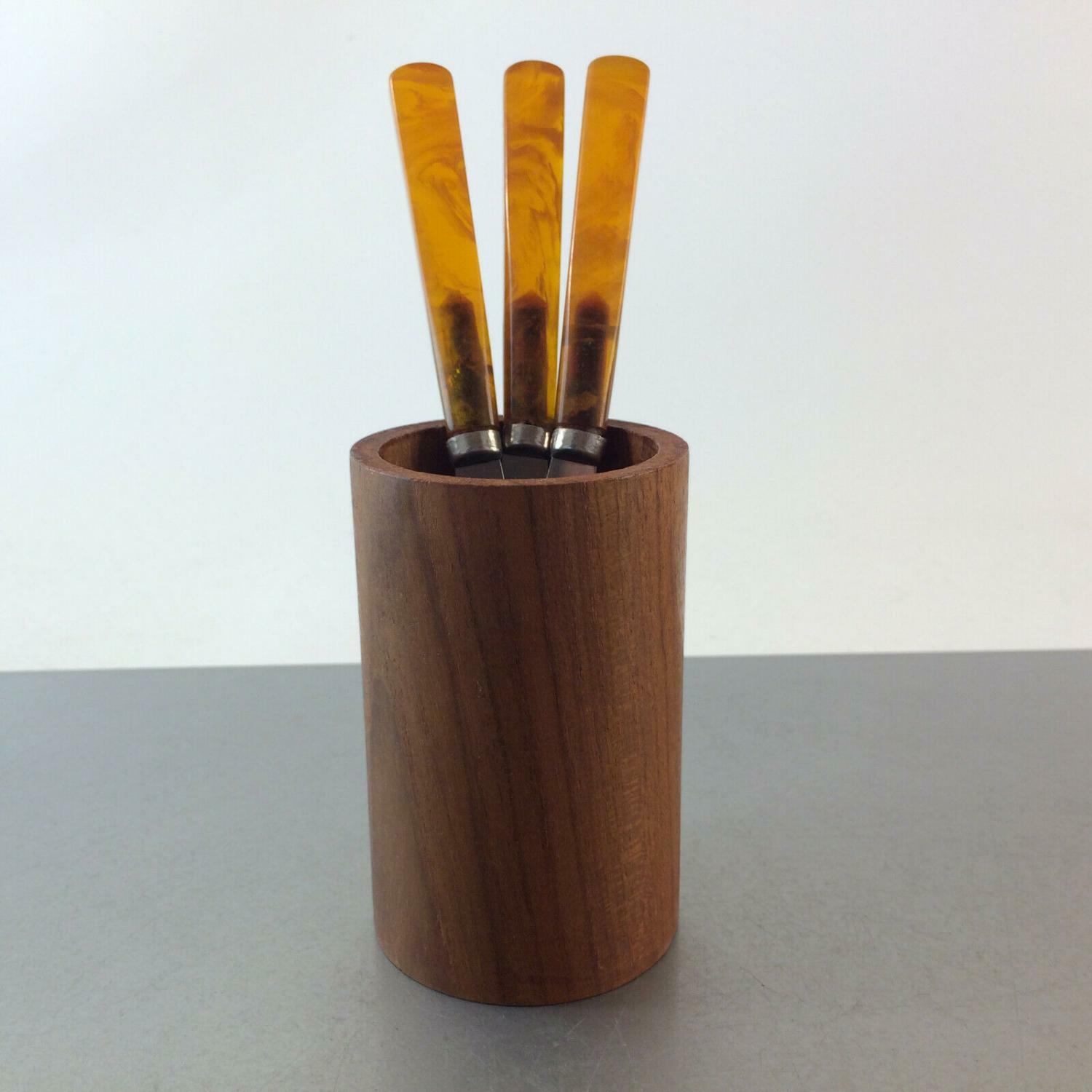 Becher Holzbecher 9,4 cm Obstmesser Set helbe Griffe Kunststoff Bakelit